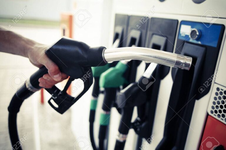 MICM congela precio de casi todos los combustibles