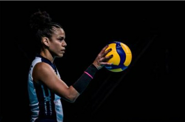 Niverka Marte: Armadora de la selección nacional de voleibol, se graduará de relaciones internacionales.