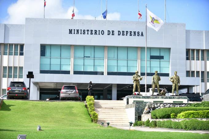 Abinader se reune con Ministerio de Defensa por situación de Haití