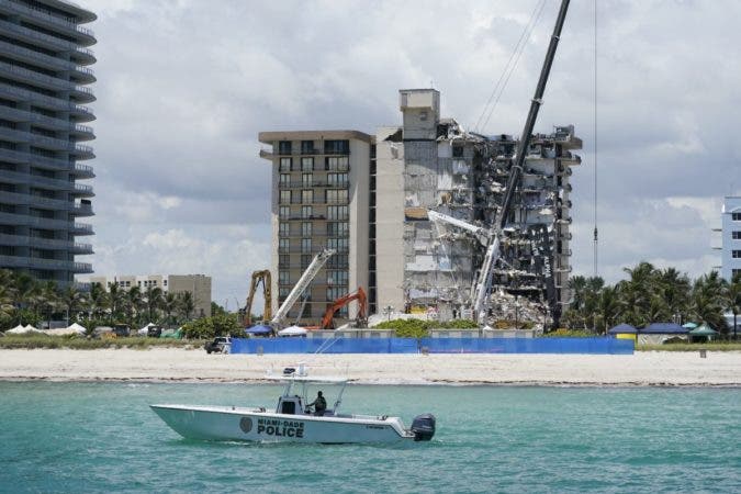 Miami: evacúan otro edificio, sigue la búsqueda en Surfside