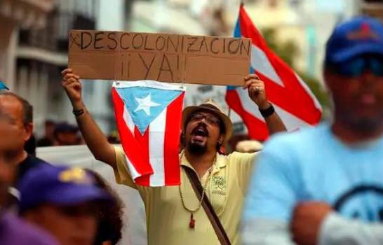 Puertorriqueños protestan a favor de la descolonización