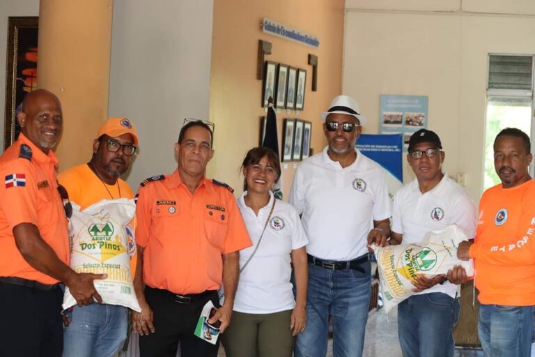 Directivos de CoopManoguayabo visitan centro de operaciones de la Defensa Civil SDO