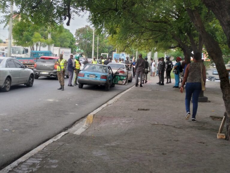 Policía Nacional e INTRANT Realizan operativo en la Charle de Gaulle