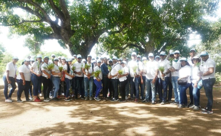 Hospital Materno Dr. Reynaldo Almánzar realizó jornada de reforestación en Monte Plata