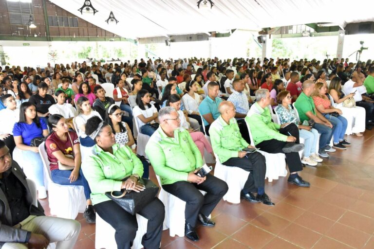 Líderes internacionales dicen juventud de Cooperativa Vega Real es un ejemplo de lucha social