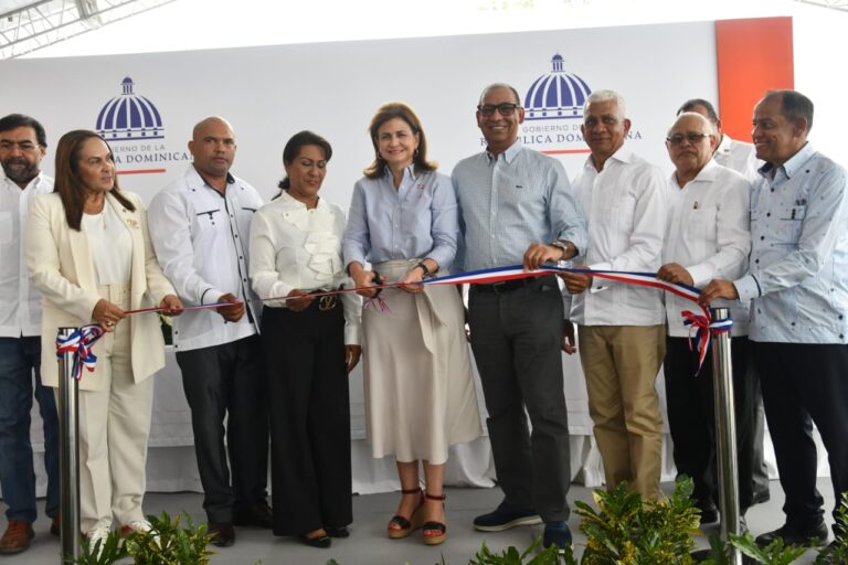 Vicepresidenta Raquel Peña inaugura carretera La Mata-Angelina en la provincia Sánchez Ramírez