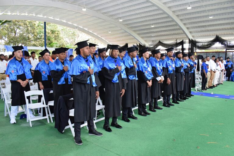 Academia Mets lleva prospectos a otro nivel; gradúa de bachiller a 36