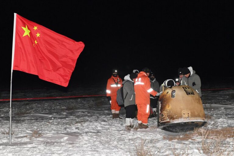 China encuentra fuente alternativa de agua en la Luna