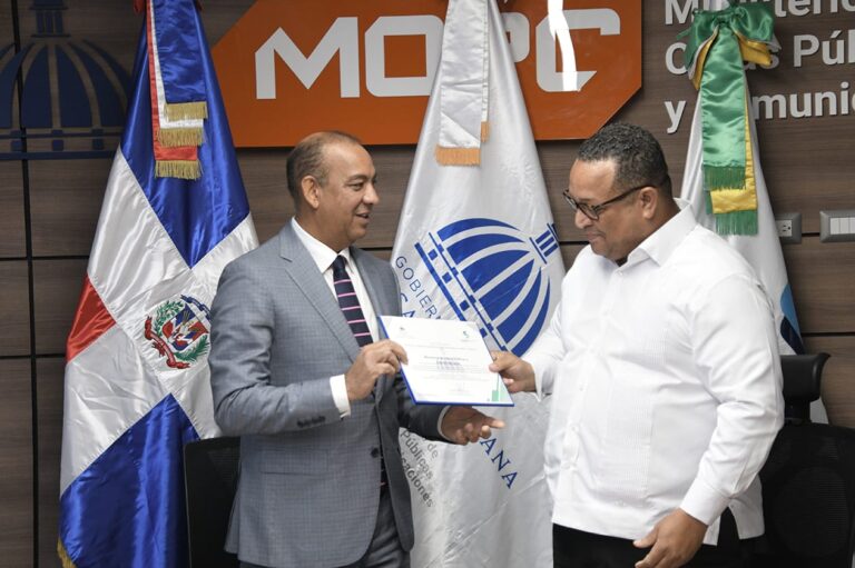 Inap reconoce a Obras Públicas por alto desempeño en capacitación de empleados