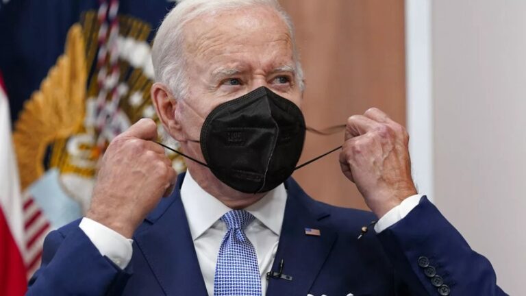 Biden firma ley pone fin a emergencia por COVID-19