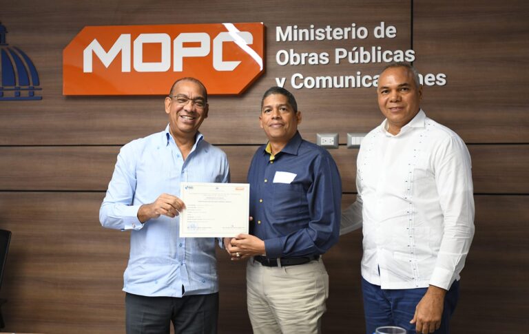 MOPC adjudica rehabilitación carreteras Bayaguana-Monte Plata-Cevicos y Enriquillo-Cabral, en Barahona