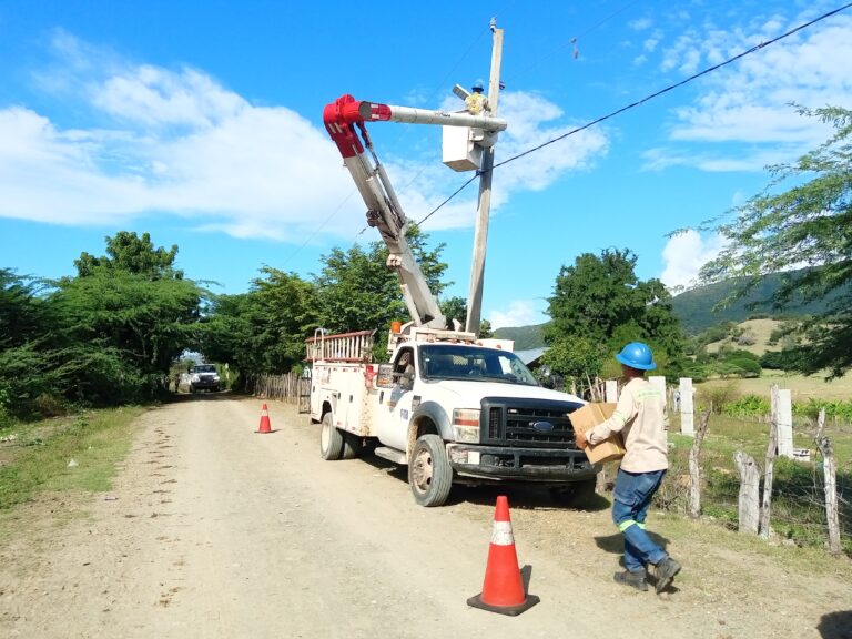 Edesur instala casi 500 nuevas luminarias led en barrios y comunidades de San Juan