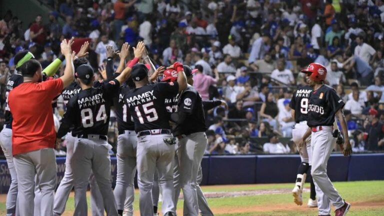 Los Leones del Escogido a un juego de los Tigres del Licey con un triunfo 8-5