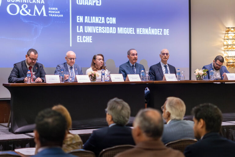 Universidad O&M presenta el primer Doctorado en Inteligencia Artificial, Aplicada a la Productividad Empresarial