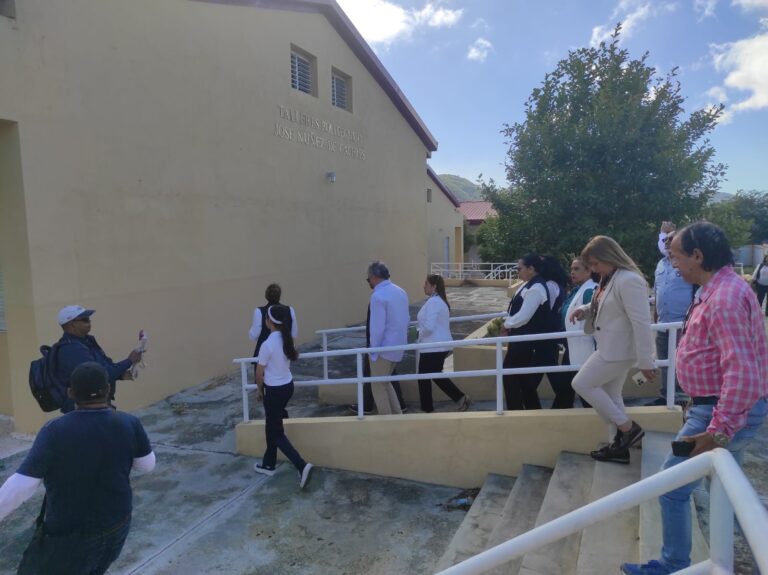 Vice Ministro de Gestión Administrativa del Ministerio de Educación Julio Ramón Cordero visita Centros Educativos de San José de Ocoa