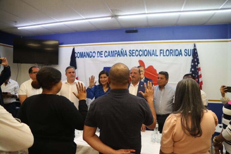 Juramentan nuevos miembros del PRM en Florida