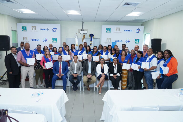 BCRD clausura el XV diplomado “Formación económica para comunicadores”