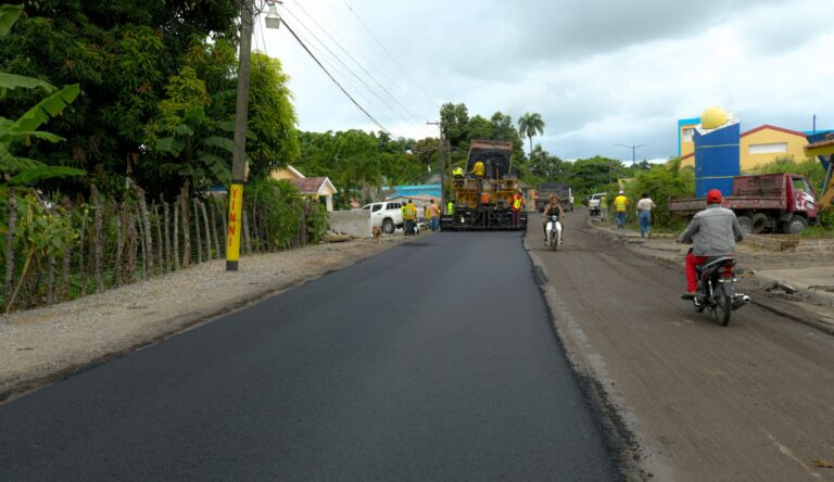 MOPC reconstruye carreteras en El Seibo y La Altagracia por un monto que supera los RD$500 millones