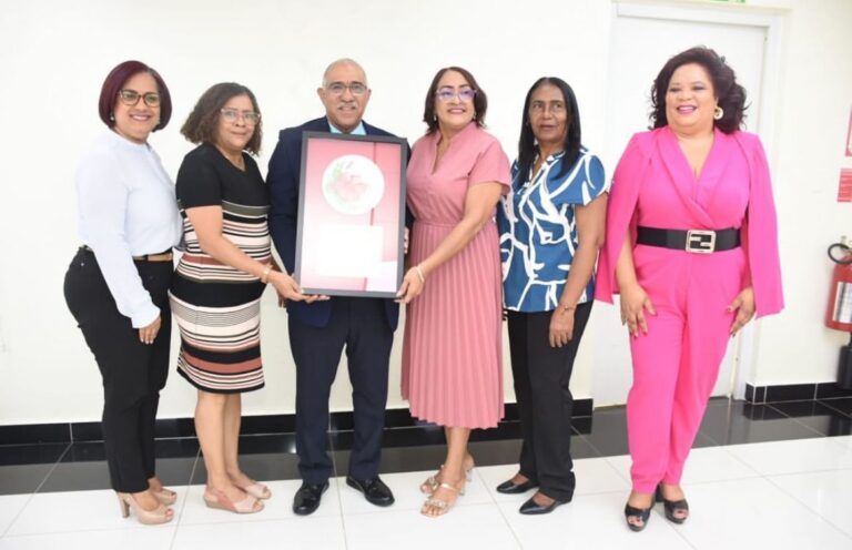 Reconocen a COOPSEGUROS por sus acciones e iniciativas para las mujeres