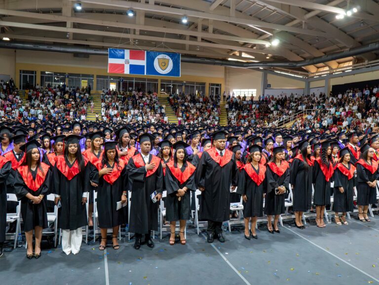 Universidad Dominicana O&M, Sede Central, celebra su centésima graduación  ordinaria y tercera en Santo Domingo Oeste