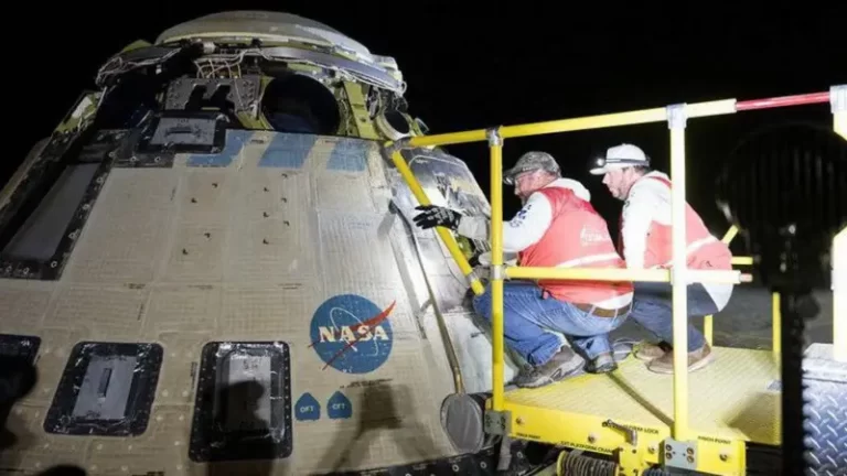 Nave espacial Starliner de Boeing regresa a la Tierra sin astronautas