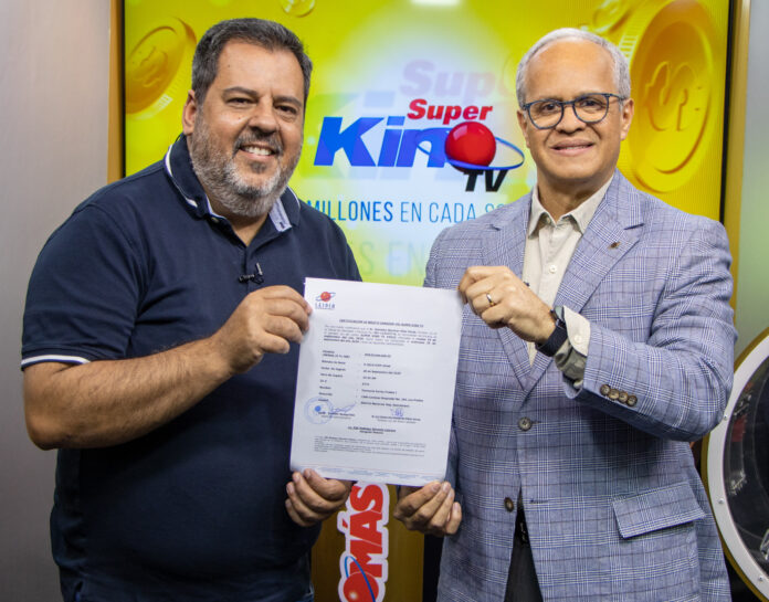 LEIDSA entrega certificado a impresor que se ganó 25 millones con el Súper Kino Tv