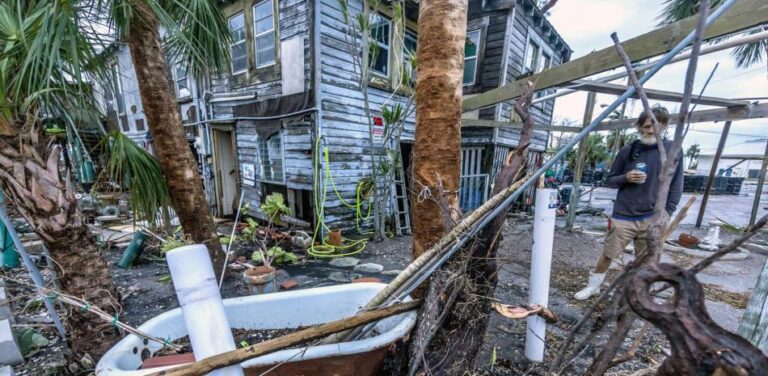 El huracán Milton azota Florida donde 2.8 millones de hogares se quedan sin electricidad