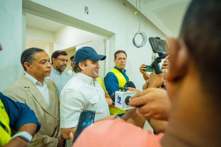 Ministro de la Presidencia supervisa construcción del Hospital San Vicente de Paul en San Francisco de Macorís