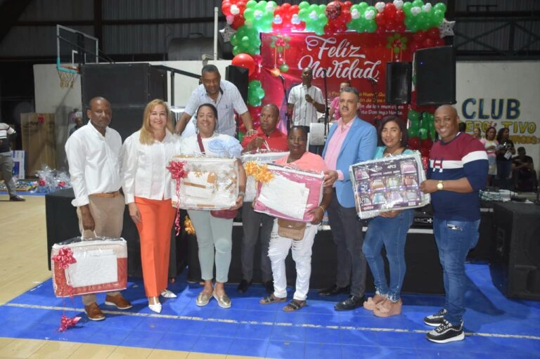 Diputada Lucy de León realiza encuentro navideño en el municipio Santo Domingo Norte