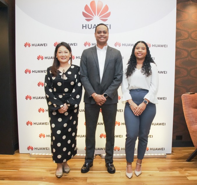 Huawei sostiene encuentro con periodistas: Educación inteligente y energía renovable en República Dominicana