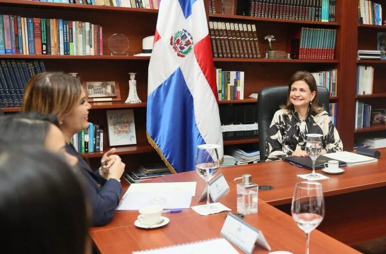 Empresarias de ADME se reúnen con vicepresidenta Raquel Peña para abordar retos y oportunidades del sector