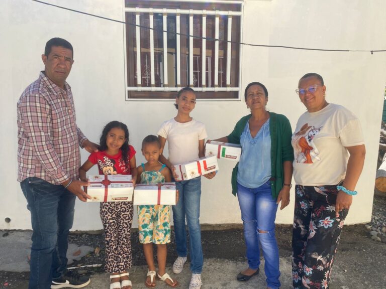 Fundación Escuela Técnica de Enfermería Raisa Cruz entrega juguetes a niños del municipio de Sabana Larga