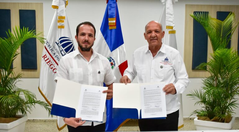 Tecnificación Nacional de Riego y Centros Tecnológicos Comunitarios firman acuerdo para impulsar la modernización agrícola